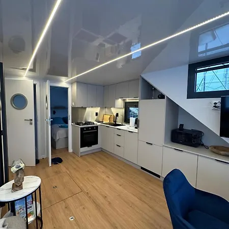 Hausboot Nikolai Botel Stralsund